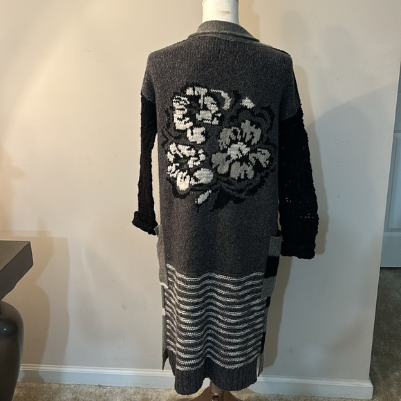 Free People Graphic Flower Long Cardigan Grey/Black combo - Picture 8 of 10